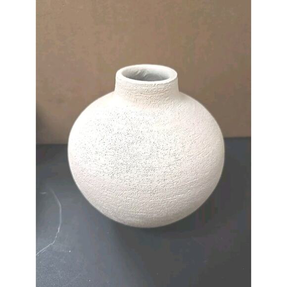 NEW 7 x 7 Earthenware Fall Texture Vase Tan Color, Hand Crafted, Water Tight - Picture 1 of 4